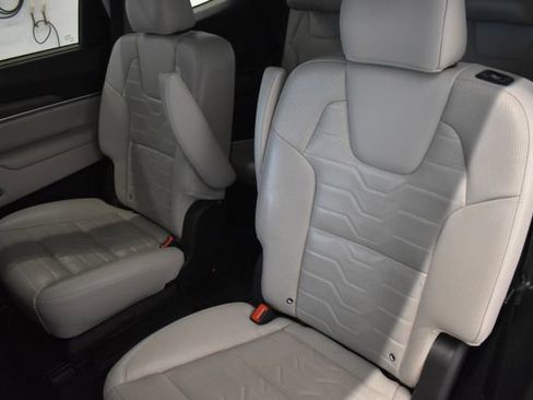 Used 2021 Kia Telluride SX w/ SX Prestige Package image 7