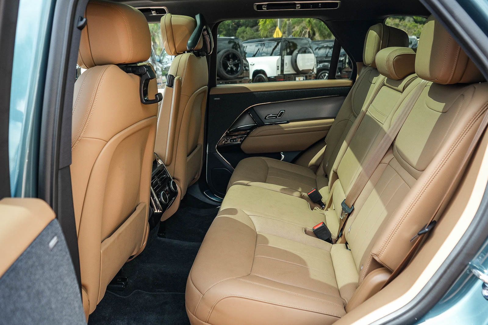 Certified 2025 Land Rover Range Rover Sport SE AWD/4WD image 19