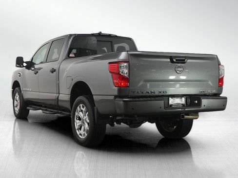 Used 2024 Nissan Titan SV w/ SV Convenience Package image 3