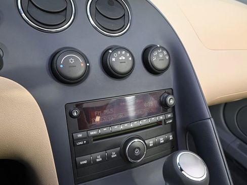 Used 2007 Pontiac Solstice Convertible w/ Premium Package RWD image 28