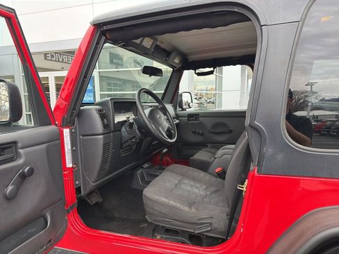 Used 2004 Jeep Wrangler Rubicon w/ Dual Top Group image 11