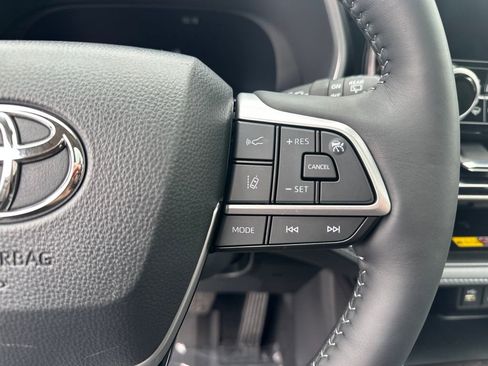 Certified 2025 Toyota Highlander Limited image 21