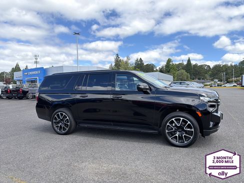 Used 2024 Chevrolet Suburban RST AWD/4WD image 7
