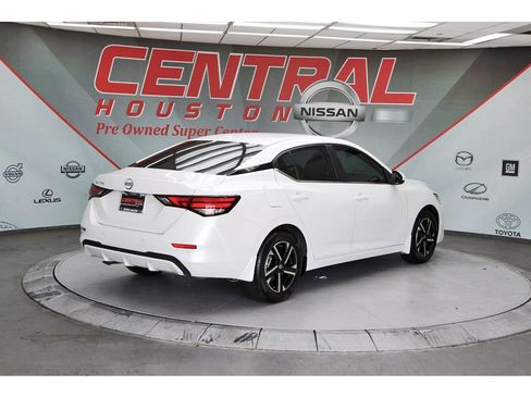 Used 2025 Nissan Sentra SV FWD image 4