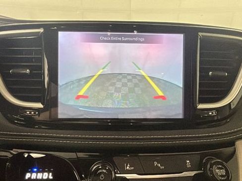 Used 2023 Chrysler Pacifica Touring-L FWD image 24