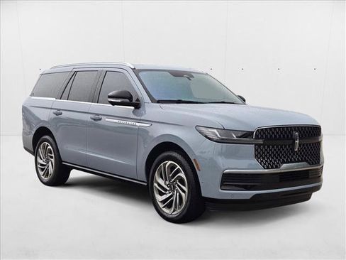New 2025 Lincoln Navigator Reserve image 5