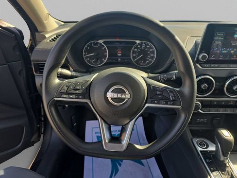 Used 2025 Nissan Sentra SV w/ Trunk Package FWD image 4