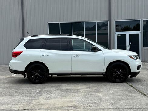 Used 2018 Nissan Pathfinder SL w/ Midnight Edition Package FWD image 4