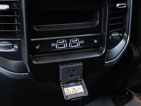 Used 2024 RAM 1500 Laramie AWD/4WD image 29