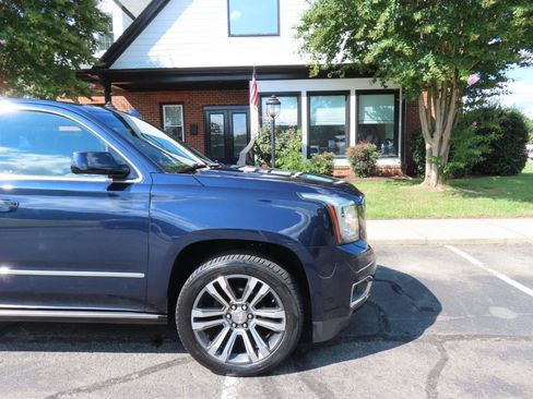 Used 2019 GMC Yukon Denali w/ Denali Ultimate Package AWD/4WD image 10