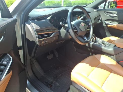 Used 2023 Cadillac XT4 Premium Luxury FWD image 6