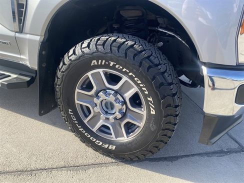 Used 2023 Ford F350 Lariat image 4