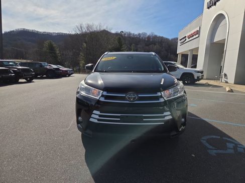 Used 2018 Toyota Highlander XLE image 10
