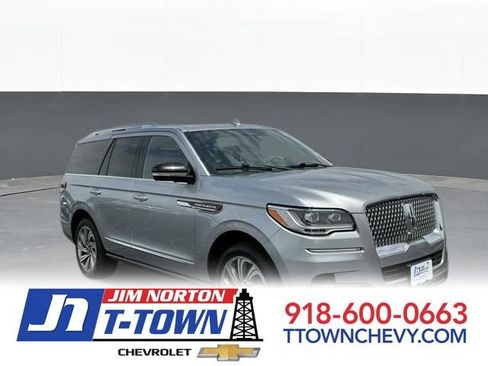 Used 2023 Lincoln Navigator Reserve AWD/4WD image 1