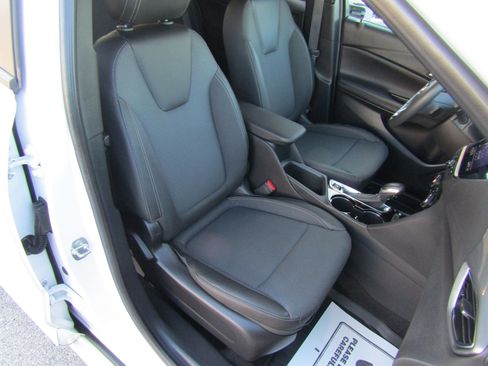 Used 2022 Buick Encore GX Preferred w/ Sport Touring Package FWD image 17