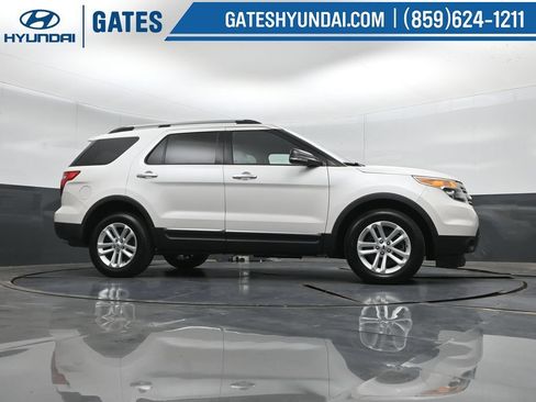 Used 2015 Ford Explorer XLT w/ Equipment Group 202B AWD/4WD image 39