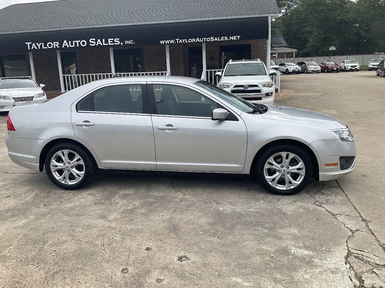 Used 2012 Ford Fusion SE FWD image 2