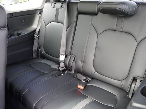 Used 2023 Honda Pilot Touring image 18