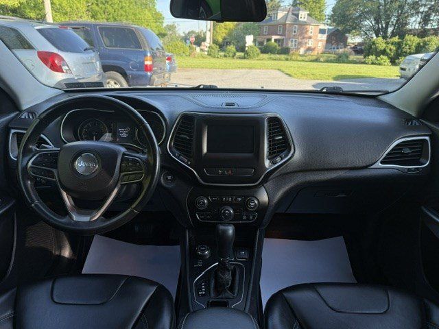 Used 2019 Jeep Cherokee Latitude Plus AWD/4WD image 14