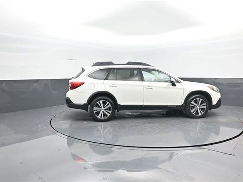 Used 2018 Subaru Outback 2.5i Premium image 8