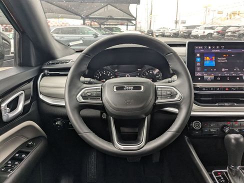 Used 2025 Jeep Compass Limited image 25