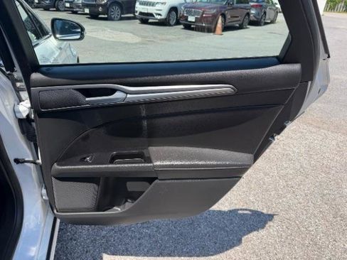 Used 2016 Ford Fusion Titanium FWD image 34