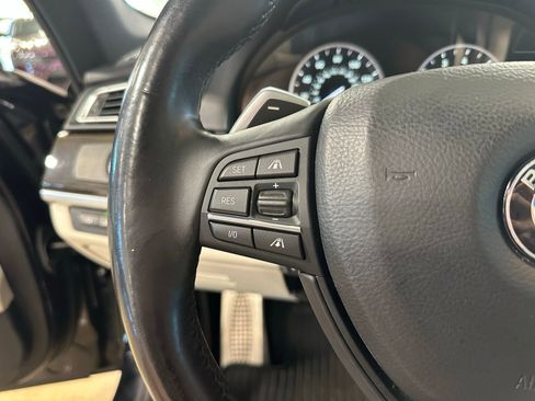 Used 2013 BMW 750i image 18
