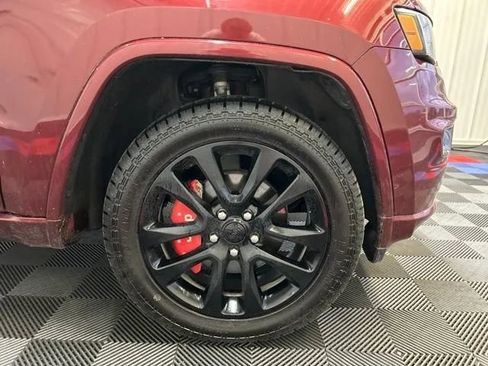 Used 2018 Jeep Grand Cherokee Altitude AWD/4WD image 23