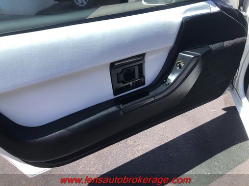 Used 1992 Chevrolet Corvette Convertible RWD image 11