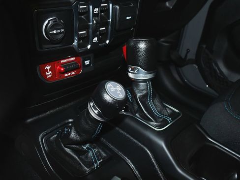 Used 2023 Jeep Wrangler Unlimited Rubicon 4xe AWD/4WD image 34