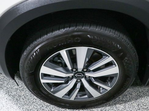Used 2024 Nissan Pathfinder SL FWD image 11