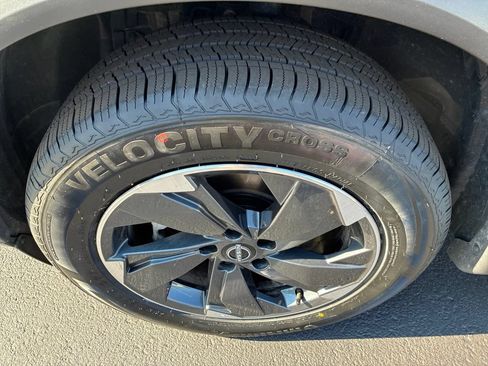 Certified 2025 Nissan Rogue SV AWD/4WD image 12