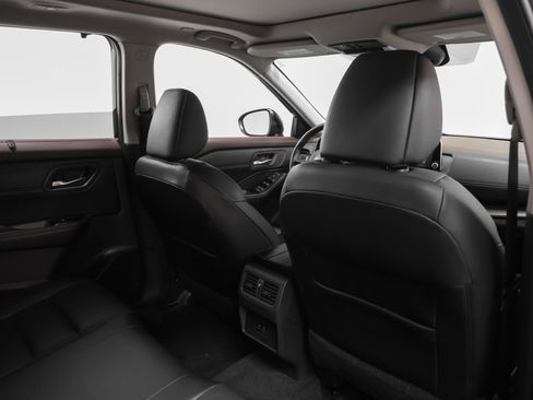 Used 2022 Nissan Rogue SV w/ SV Premium Package image 26