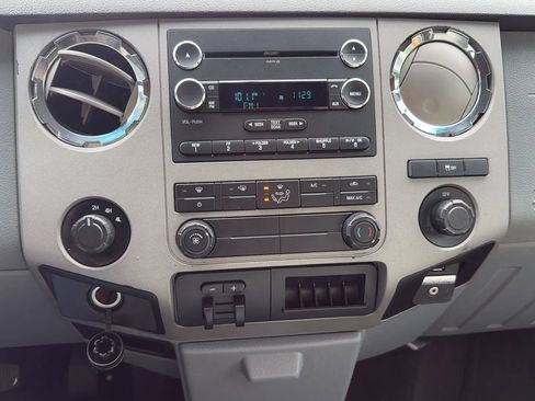 Used 2015 Ford F250 XLT w/ Snow Plow Prep Package image 17