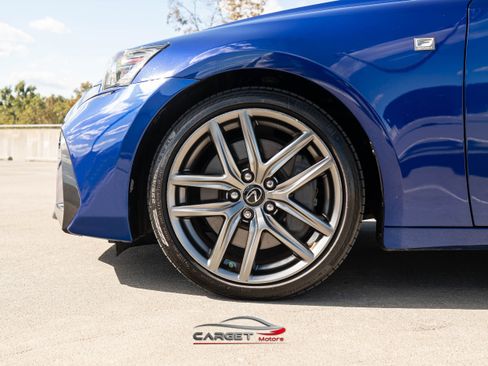 Used 2018 Lexus IS 300 AWD image 9