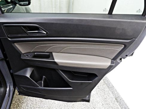 Used 2022 Volkswagen Atlas Cross Sport SE image 12