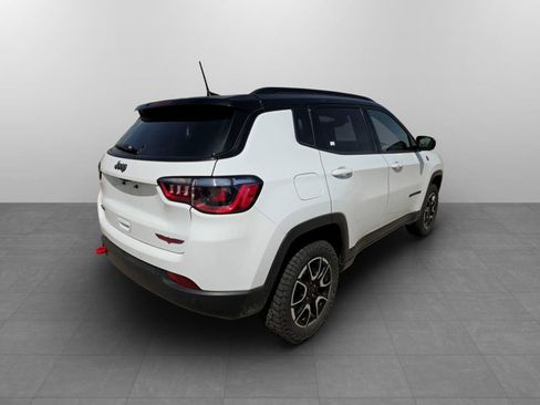 Used 2025 Jeep Compass Trailhawk AWD/4WD image 7