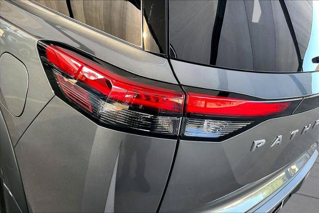 Certified 2025 Nissan Pathfinder SL FWD image 28