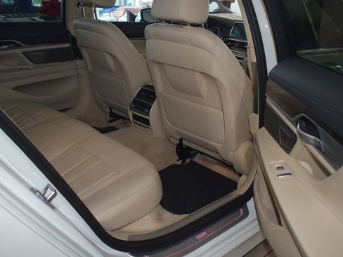 Used 2019 BMW 740i RWD image 14