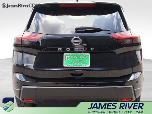 Used 2025 Nissan Rogue SV FWD image 4