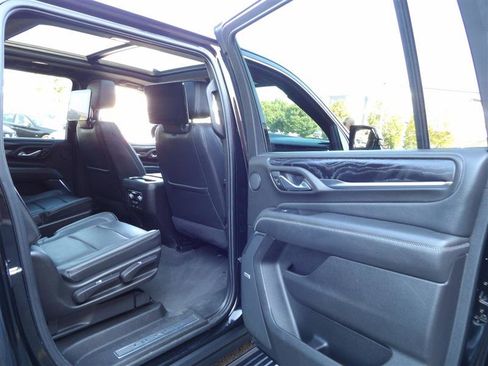 Used 2021 GMC Yukon XL Denali w/ Denali Premium Package image 16