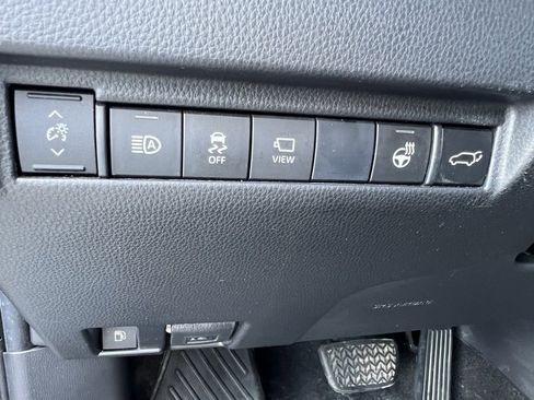 Used 2021 Toyota Venza Limited w/ Advanced Technology Package image 13