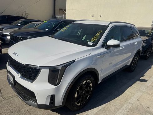 Certified 2026 Kia Sorento S FWD image 2