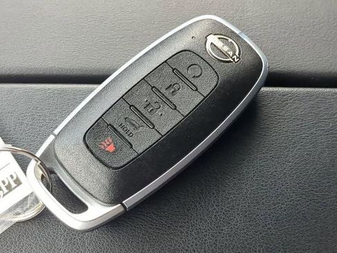 Certified 2024 Nissan Rogue SV image 27