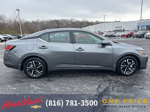 Used 2024 Nissan Sentra SV image 4