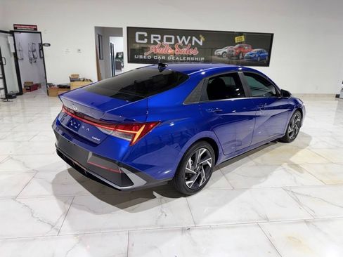 Used 2026 Hyundai Elantra Limited FWD image 9