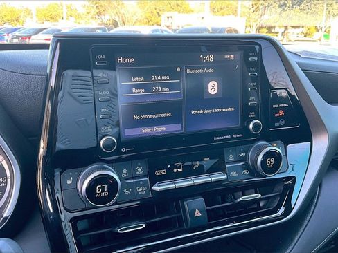 Used 2020 Toyota Highlander XLE image 24