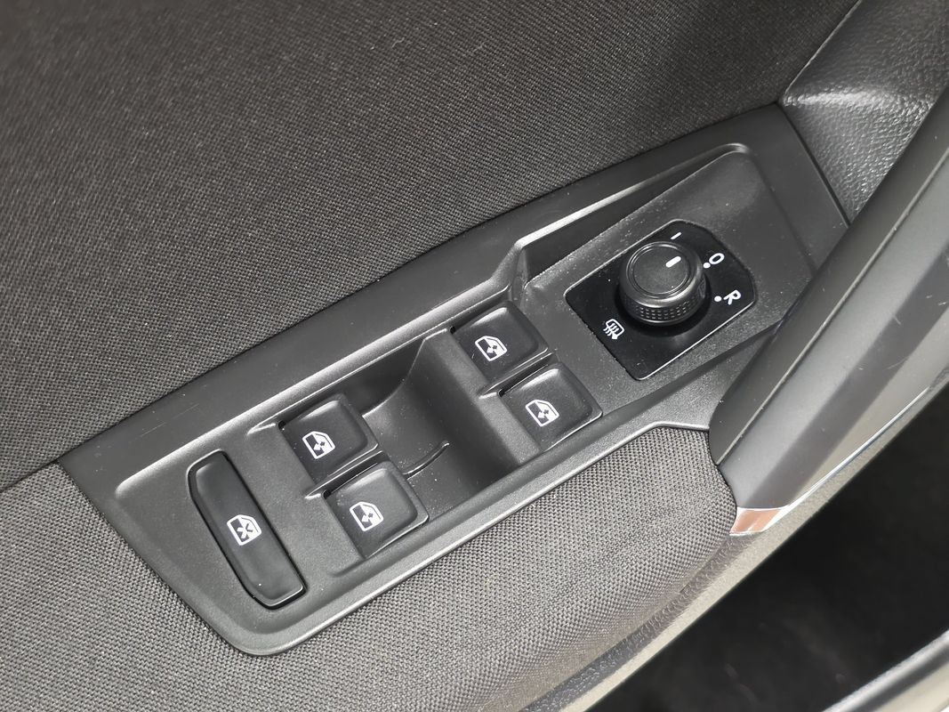 Used 2018 Volkswagen Tiguan S AWD/4WD image 27