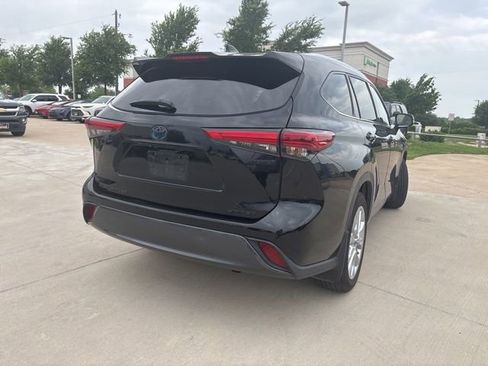 Used 2023 Toyota Highlander Limited image 3