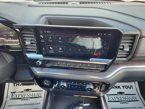 Used 2024 GMC Sierra 1500 SLT w/ SLT Premium Package image 18